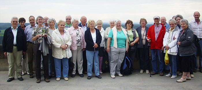 die-reisegruppe-auf-der-festung-koenigstein