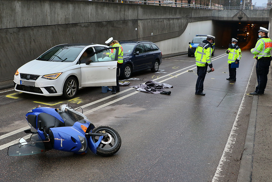 Rollerfahrer bei Unfall schwer verletzt. Foto: Rometsch