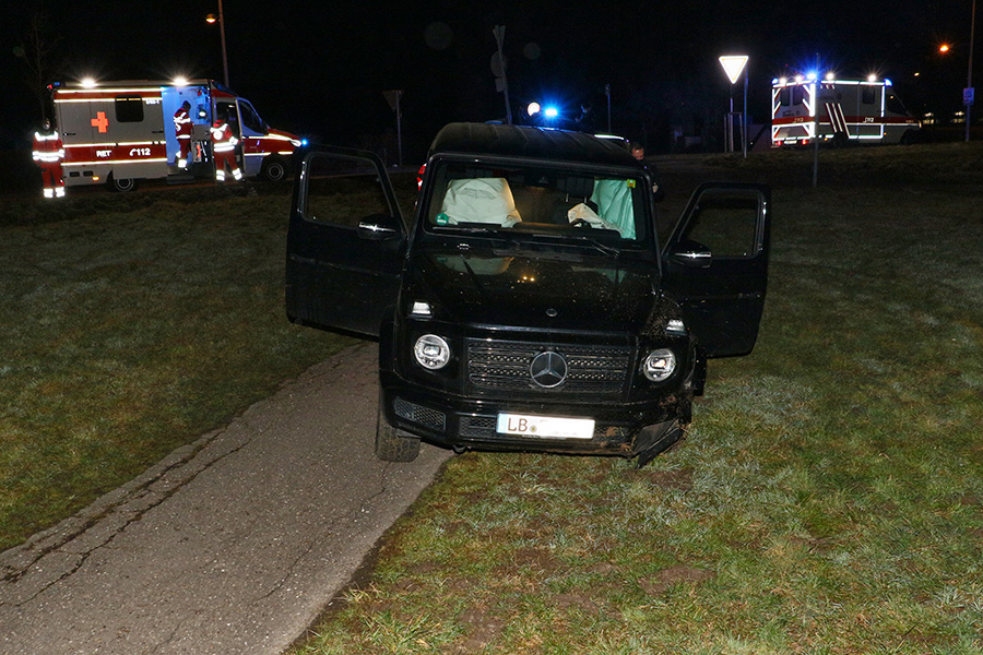 Unbekannte stehlen Auto und verursachen einen Unfall. Foto: Andreas Rometsch