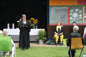 Entpflichtungsgottesdienst Pfarrer Hartmut Häcker im Waldheim Lindental, Foto GOEDE