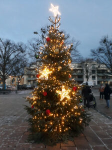 Der Weihnachtsbaum auf dem Ernst-Reuter-Platz 2021