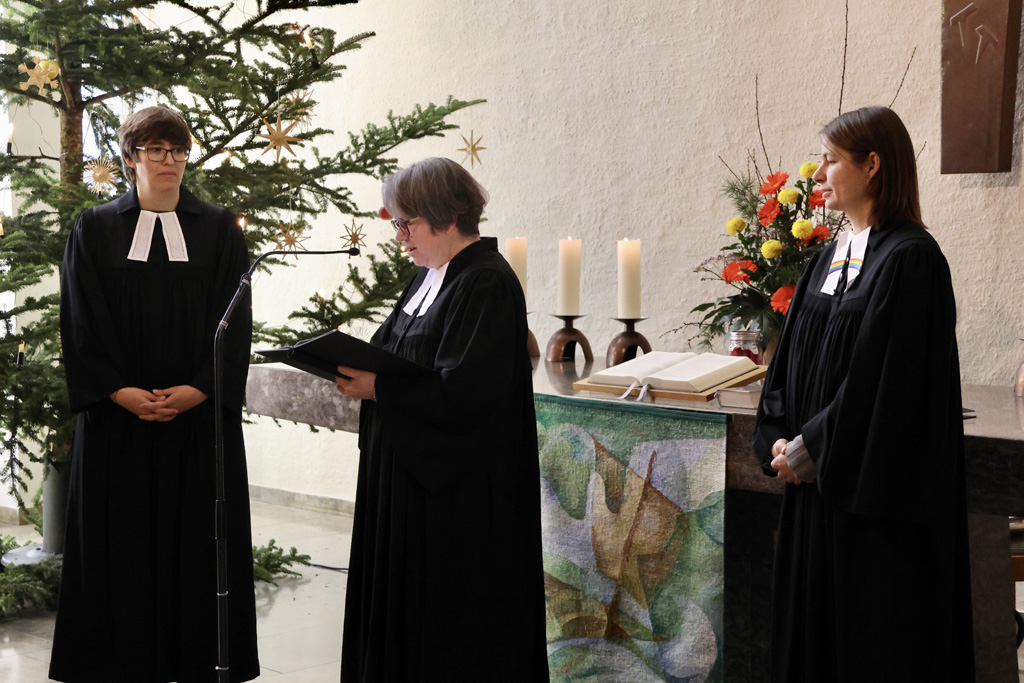 Mit einem Festgottesdienst in der Stephanuskirche wurde am Sonntag, 15. Januar 2023, die Investitur von Pfarrerin Christina Beck gefeiert. Die Verpflichtung führte Dekanin Elke Dangelmaier-Vinçon durch.