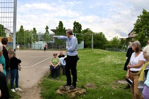 Weilimdorfs GRÜNE luden am Freitag, 5. Mai 2023, 15 Uhr, zu einer Begehung der künftigen Stadtbahnhaltestelle Hausen und der geplanten neuen Wege zum Fasanenplatz ein.