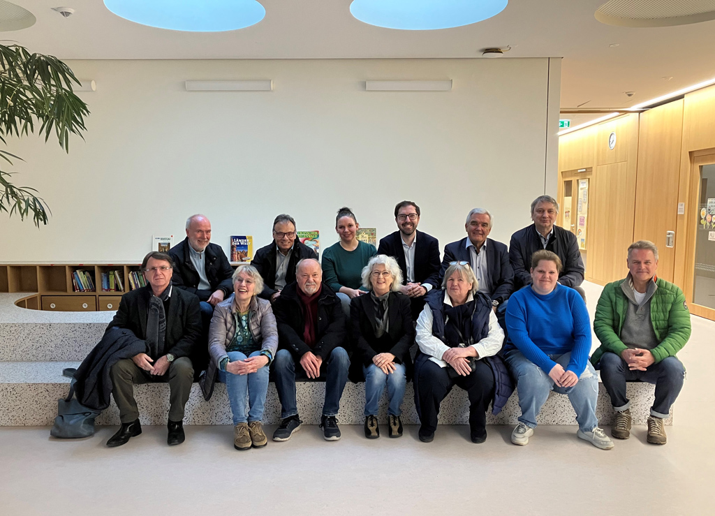 Besichtigung der neuen Lernlandschaft der Maria-Montessori Grundschule Hausen von Mitgliedern des Weilimdorfer Bezirksbeirats, Foto PRIVAT