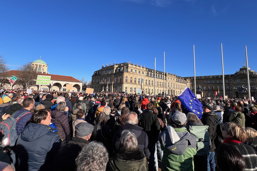 Stuttgart gegen Rechts und gegen Hetze - am 27. Januar 2024 auf dem Schlossplatz. Foto GOEDE