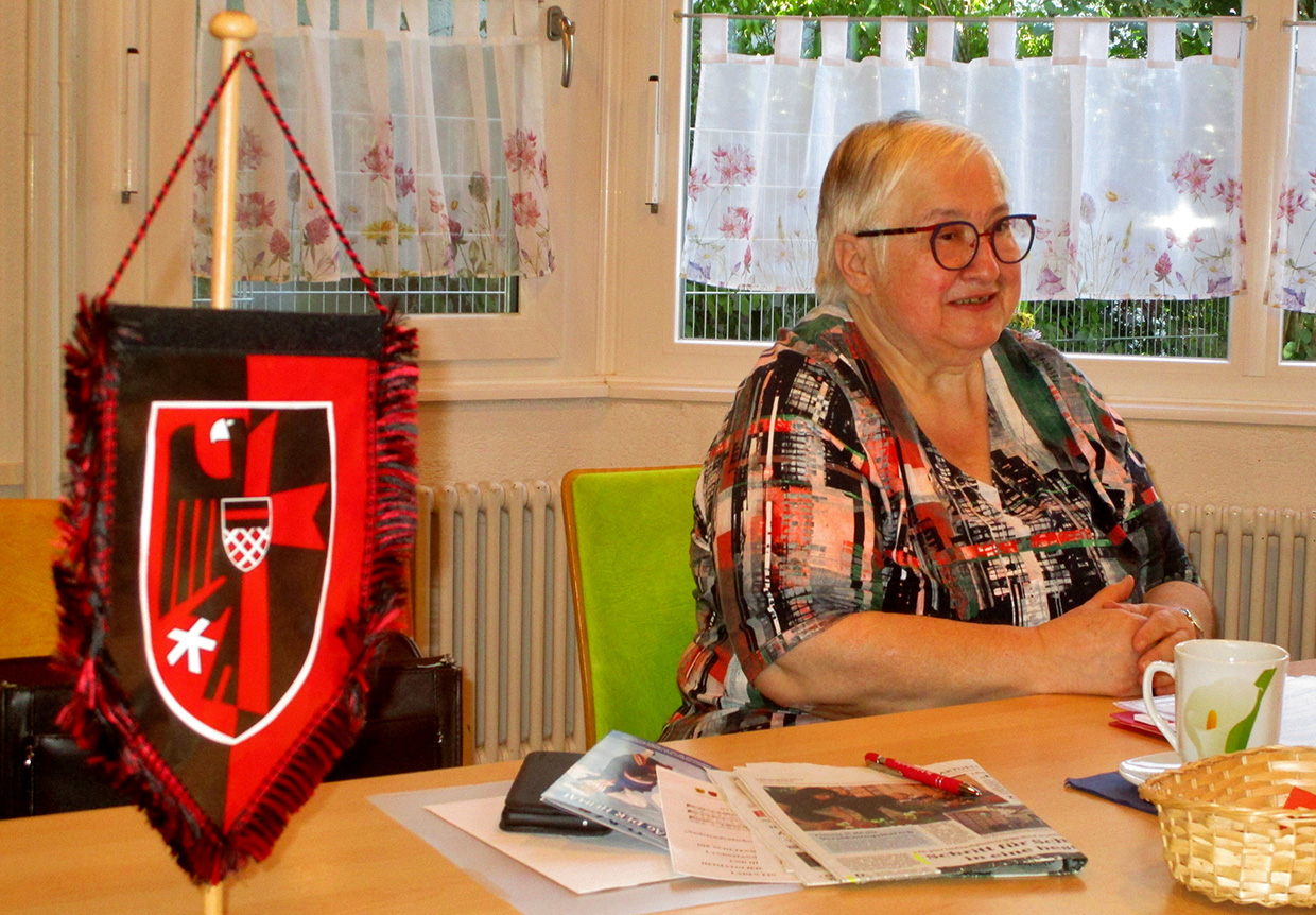 Foto (Helmut Heisig): Obfrau Waltraud Illner berichtete über die Fahrt zum Versöhnungsmarsch in Brünn.