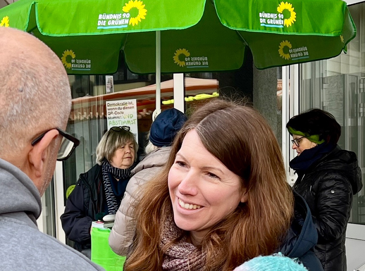 Infostand der Weilimdorfer GRÜNEN Löwenmarkt, Stuttgart-Weilimdorf mit Anna Christmann