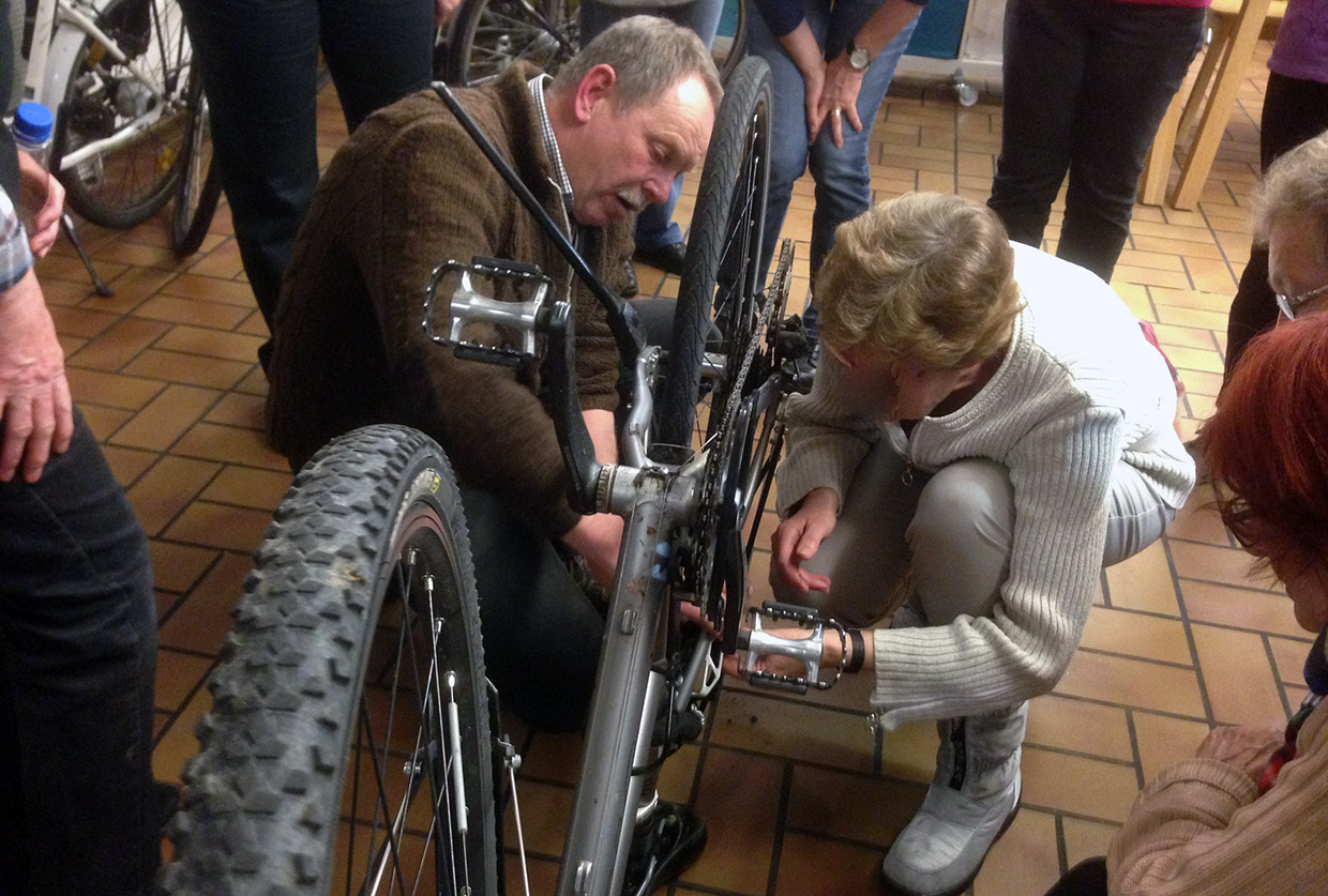 Fahrrad Reparaturkurs mit Helmut Botta, Foto © Naturfreunde Weilimdorf