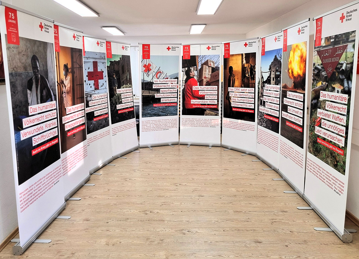 Wanderausstellung zum humanitären Völkerrecht und den Genfer Konventionen von dem DRK Kreisverband Stuttgart e.V.