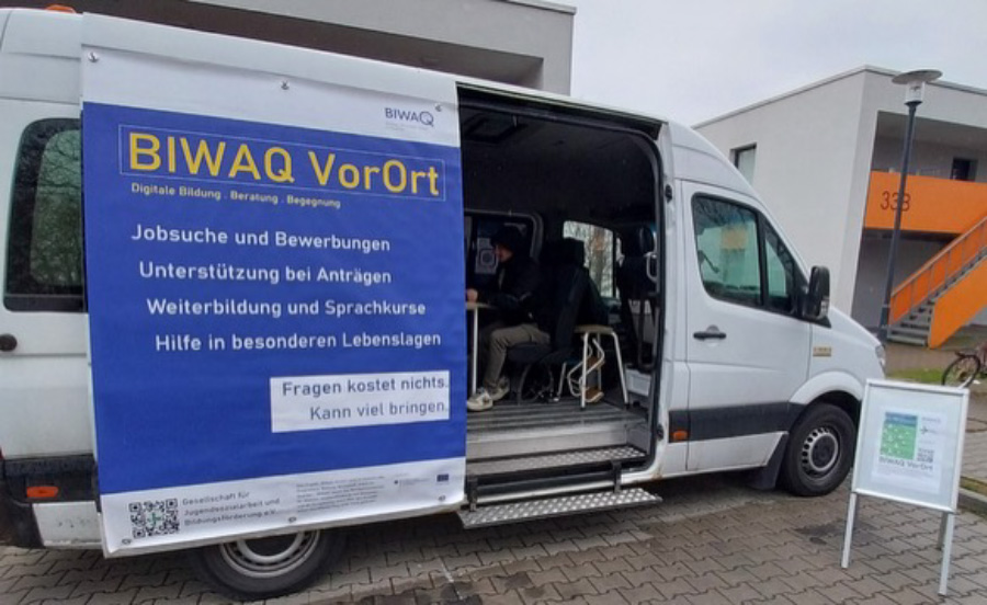 Impressionen vom BIWAQ-Büromobil-Standorten (Fotos: GJB)