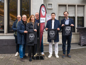 Auf dem Foto zu sehen (v.r.n.l): Julian Schahl (Bezirksvorsteher Weilimdorf), Dennis Widmayer (Betreiber), Marita Bitzer (Amt für Stadtplanung und Wohnen), Iris Gebauer (Wirtschaftsförderung), Kris Dujmic, Marcus Mannsdörfer (WeilAktiv - Aktionsgemeinschaft Weilimdorf)